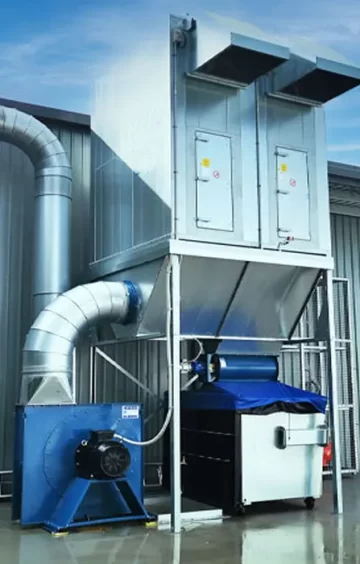 Fabrika üretim alanında kurulu toz toplama sistemi